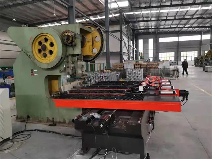 大連數(shù)控沖床送料機銷售廠家,推薦兆豐數(shù)控設(shè)備,自動夾鉗, 廠